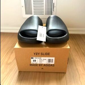 NWT Yeezy Slide Mens 10 Shoes Black Adidas Kanye West Ye Sandal Slippers